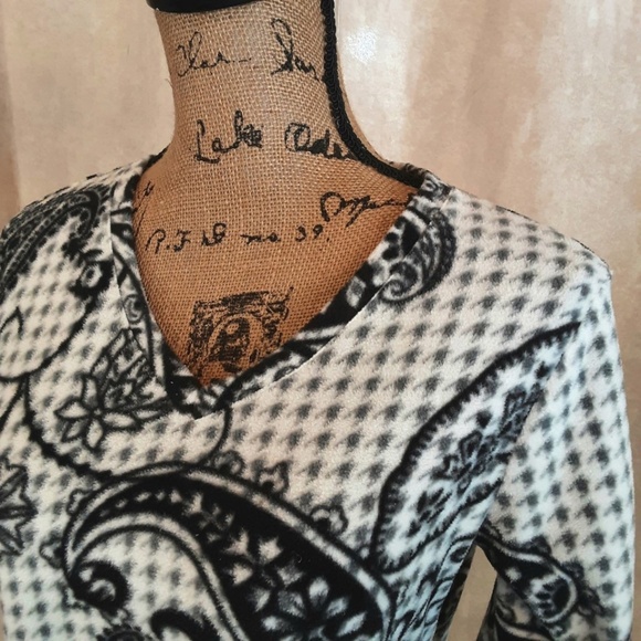 Black & White Paisley Fleece Pullover V-neck Long Sleeve Lightweight Size S - Picture 2 of 10